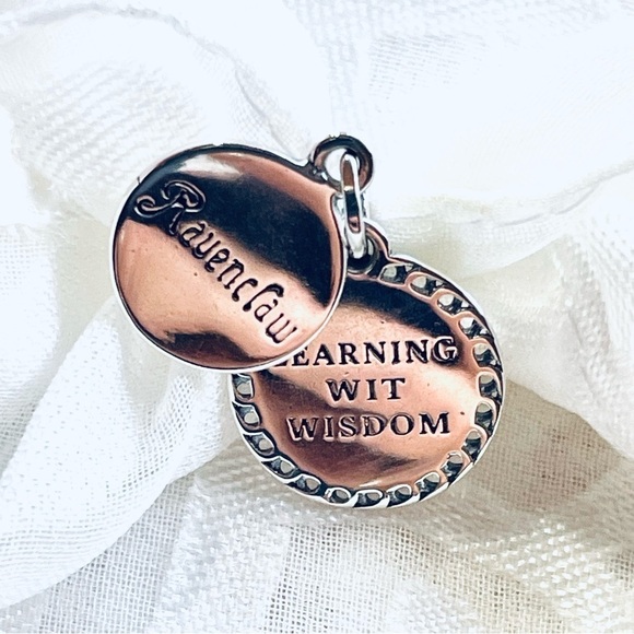 🦅 NWOT Ravenclaw Charm – Harry Potter ✨ - Picture 7 of 12